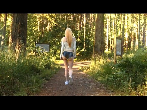 ❤️ Schöne Frau bewegt sich langsam, nicht nackt Video ❤️ Quality sex bei uns de.psi-mass.ru ❌️❤